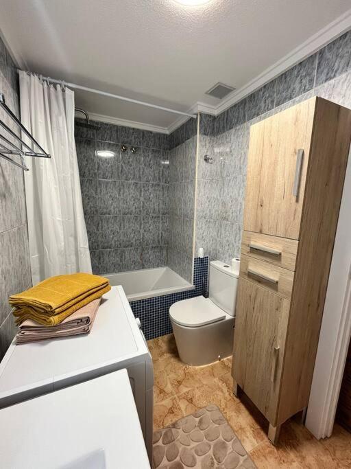Cozy Apartment 5 Mins To Beach Торевьиа Экстерьер фото