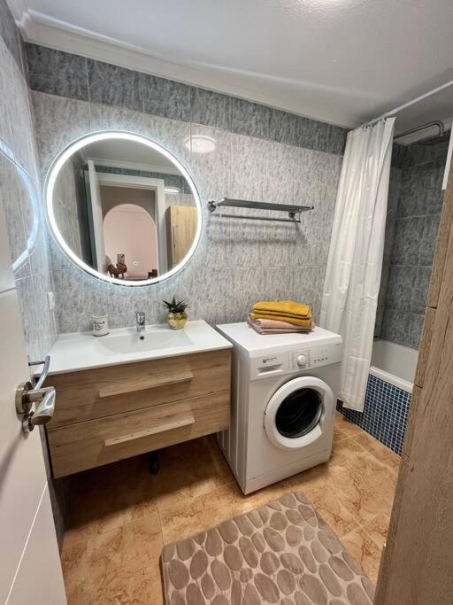 Cozy Apartment 5 Mins To Beach Торевьиа Экстерьер фото