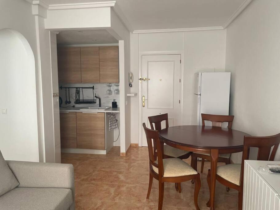Cozy Apartment 5 Mins To Beach Торевьиа Экстерьер фото